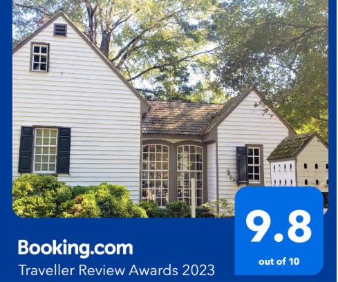 Hayes House | Cozy Colonial 1740 Cottage