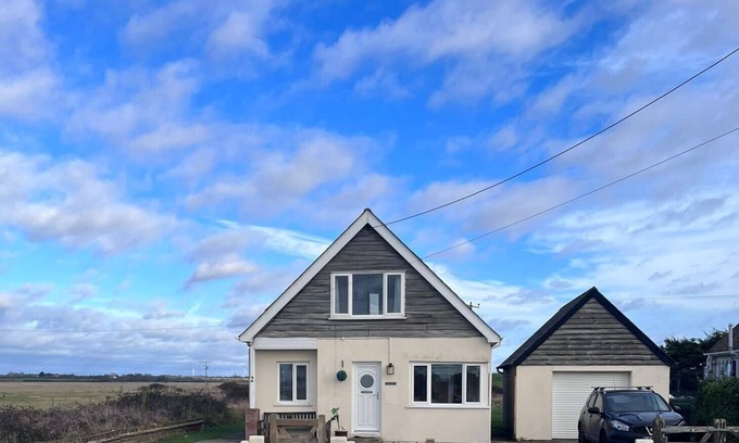 Clacton-on-Sea Ski Chalet | Cozy comfortable cottage by the sea and water, surrounded by fields and space