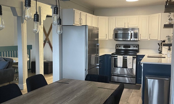 Tahoe Village Condo | Cozy Condo 5 Minutes to Heavenly!