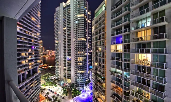 Brickell Condo | Cozy condo in Brickell with parking and pool