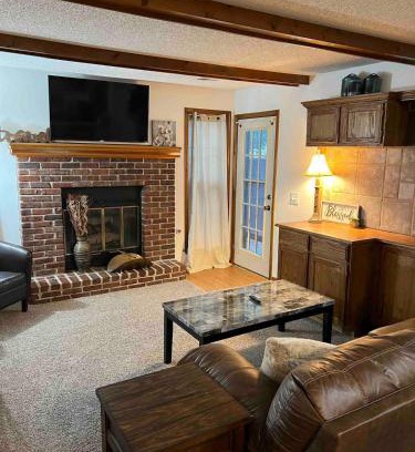 Shawnee Apartment | Cozy condo in the perfect location with no stairs!