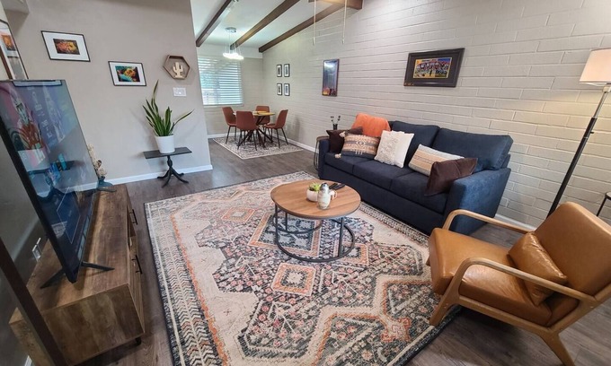 Casas Adobes Condo | Cozy condo w/great backyard. Pet-friendly!