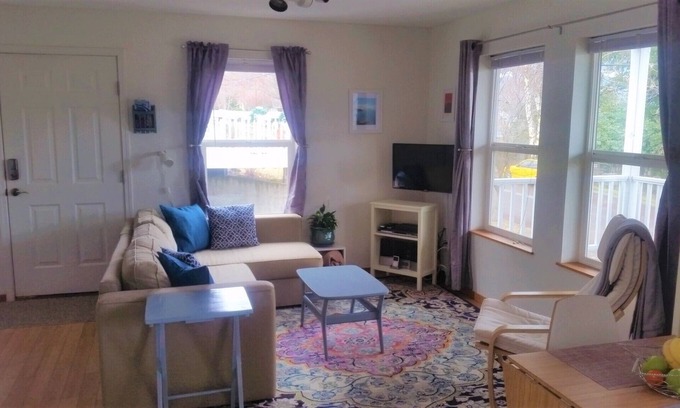 Hood River Apartment | Cozy & Convenient 2BR/1BA Downtown Apartment