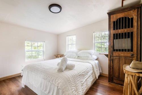 Cardinal Hills Estates House | Cozy Coop Casita - Lake Travis-Hot Tub-Tiny House