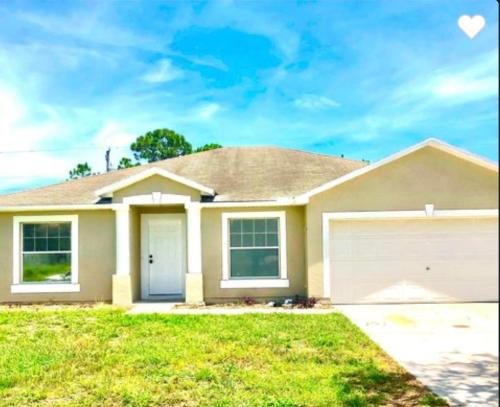 Vero Lake Estates House | Cozy Costal Home