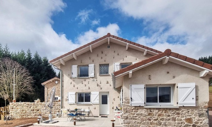 Saint-Priest-la-Prugne Cottage | Cozy cottage for 4 with terrace and garden, Saint-Priest-la-Prugne