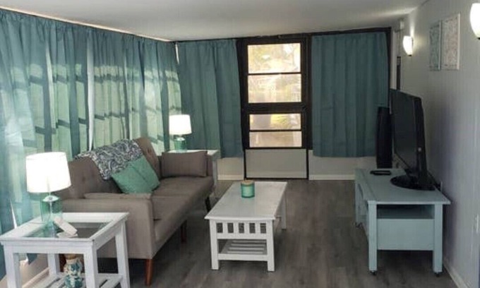 Palmetto House | Cozy cottage 30 minutes from the beach!