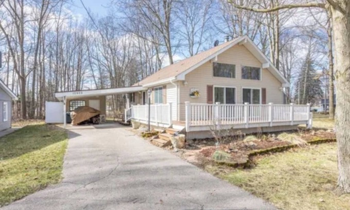 Canadian Lakes Ski Chalet | Cozy Cottage at Canadian Lakes