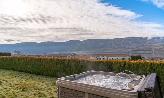 Desert Aire House | Cozy Cottage-breathtaking views w/hot tub