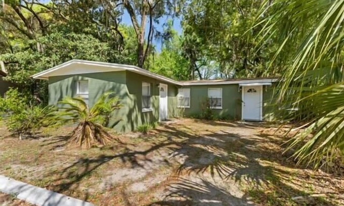 Chassahowitzka House | Cozy Cottage | Fenced Yard & Fire Pit