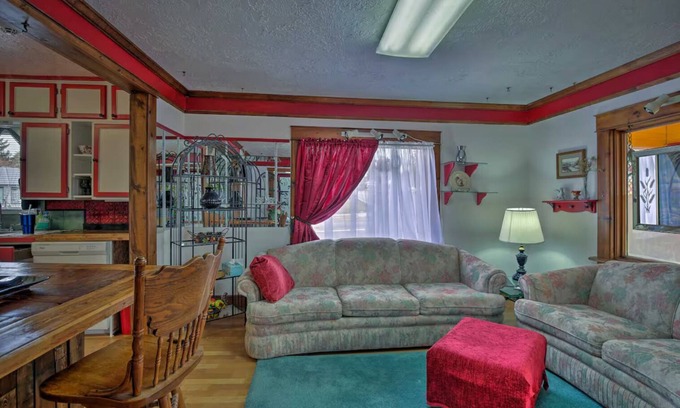 Pocatello House | Cozy cottage home located on Center St near Portneuf Hospital and the ISU campus