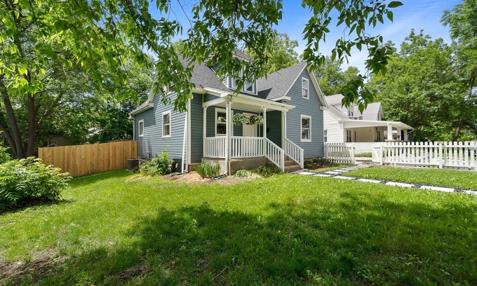Columbia Cottage | Cozy Cottage Home - Walk to Downtown Columbia