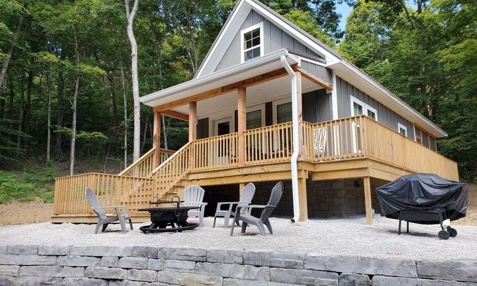 Christian County Cottage | Cozy Cottage In The Woods