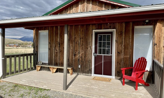 Livingston Cottage | Cozy cottage nestled in Paradise Valley surrounded by mountain views!