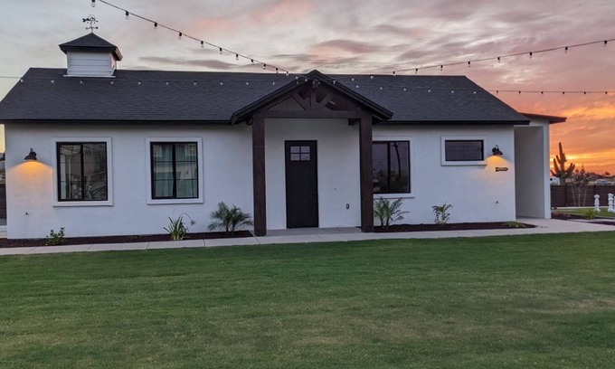 San Tan Valley Cottage | Cozy Cottage on 1.5 acres with Private Pond near hiking and biking trails