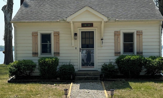Whitmore Lake Cottage | Cozy Cottage Right on Whitmore Lake