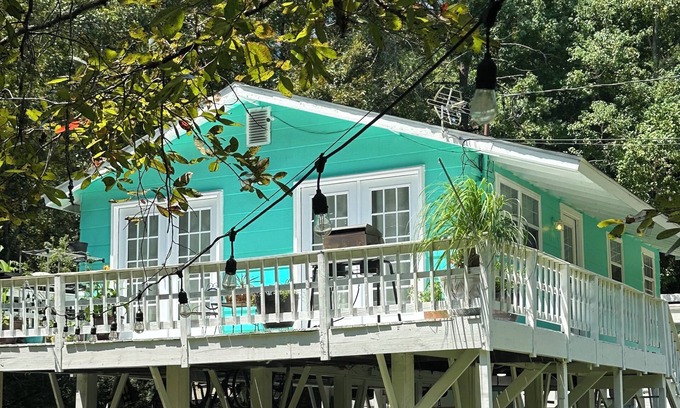 Gulfport House | Cozy cottage, scenic trails to river for kayak launch and peaceful fishing.