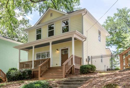 Athens House | Cozy Cottage - Walk To Campus, Stadium, Downtown