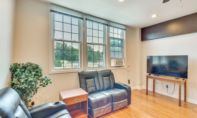 Sawyer Apartment | Cozy Couples’ Getaway < 2 Mi to Lake Michigan!