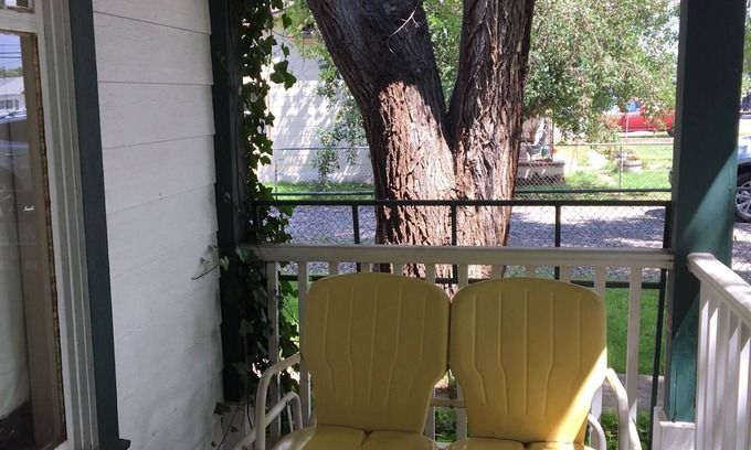 Southside House | Cozy Craftsman Cottage Near Historic Downtown! Close to Food, Shopping & NAU