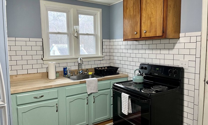 Lewistown Cottage | Cozy creek cottage close to downtown