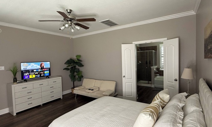 Cypress House | Cozy Cypress Stay Towne Lake