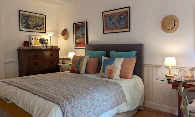 Presnoy Bed & Breakfast | Cozy double room with garden access, WiFi, and pets allowed