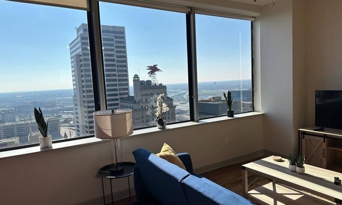 Downtown Dallas Apartment | COZY DOWNTOWN DALLAS HIGH RISE APARTMENT! WITH PARKING