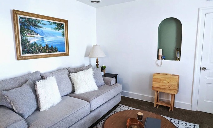 Lapeer Apartment | Cozy Downtown Lapeer Apartment
