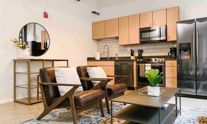 Old City Apartment | Cozy Downtown Loft on Gay St