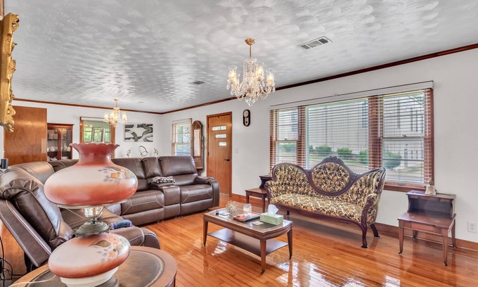 Starkville House | Cozy Downtown Retreat | Walk to MSU & Dining