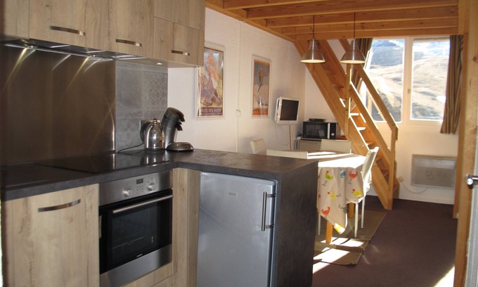 Val-Thorens Apartment | Cozy & Elegant Apartment in Val Thorens, Ski-in/Ski-out, south-facing view, 36m2