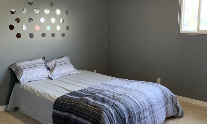 Southeast Edmonton House | Cozy Entire Main Level home w/3 Bedrooms, 2 Washrooms near Costco & South common