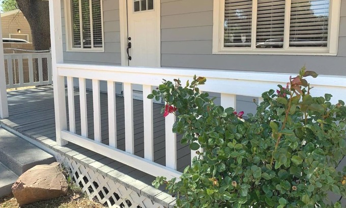 Payson Cottage | Cozy extended stay cottage near center of town