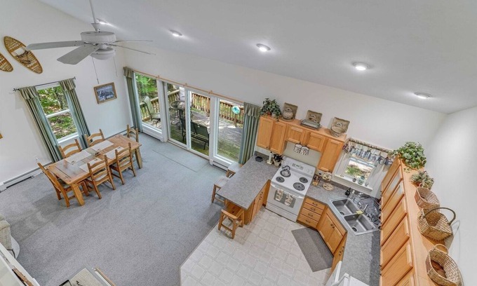 Campton House | Cozy Family Cottage in White Mountains access to Pool, Hot Tub, WiFi, Gym, Sauna