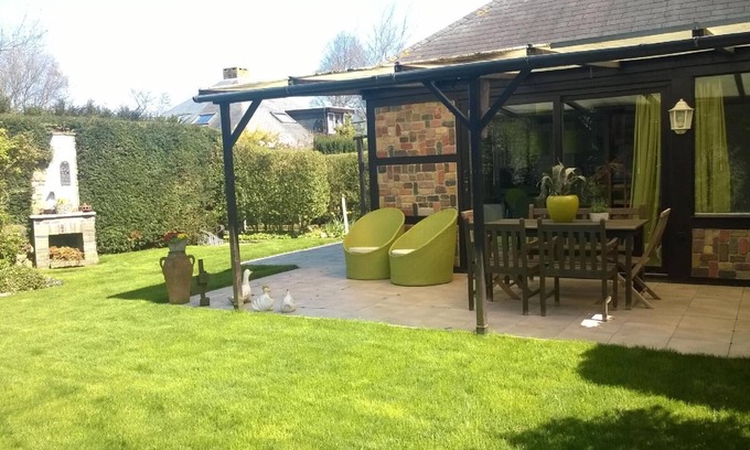 Stavenisse House | Cozy four-person bungalow with a covered terrace