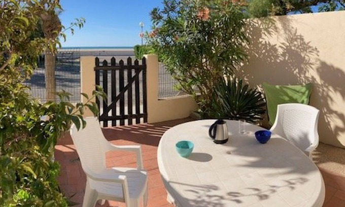 Fleury House | Cozy 2-Bedroom Apt in Saint Pierre La Mer, Steps from Beach, Terrace with BBQ