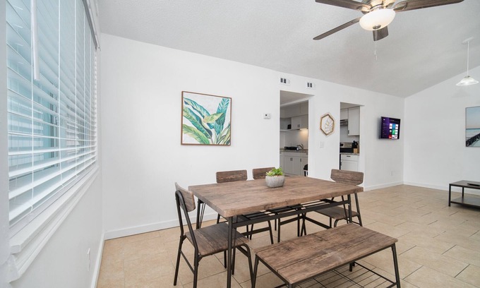 Southpoint Apartment | Cozy, fully-furnished 2BR/1BA apartment with ample parking in Jacksonville's Southside