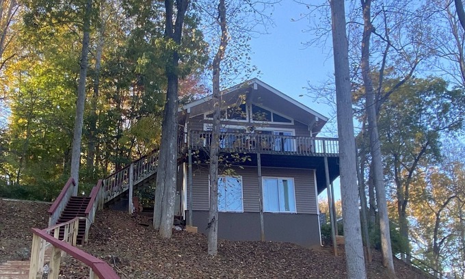 Moneta Cottage | Cozy & fun Lake House with water access and game room!