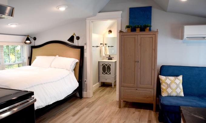 Westfield House | Cozy Garage Apt - Walking Distance To Downtown, ACL, and SXSW