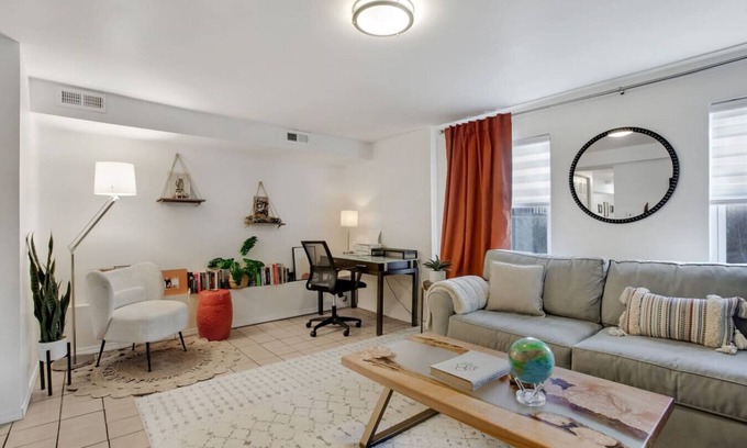 Noble Square Apartment | Cozy Garden Apartment in Chicago