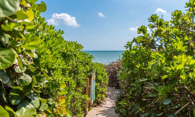 Indian River Oaks Villa | Cozy Garden Villa Steps from the Beach