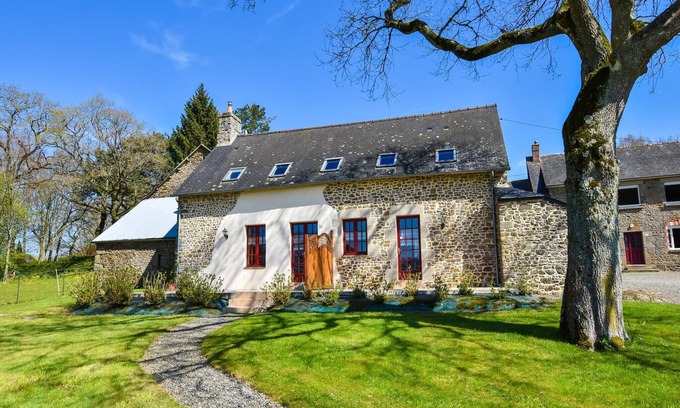 Bonnemain House | Cozy Garden Villa in Bonnemain