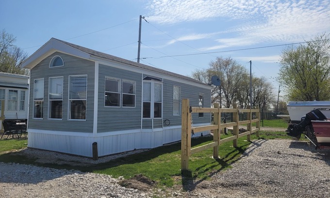 Port Clinton House | Cozy get away lot 1 birding view, nature walk, restaurants, beaches, dock sm fee