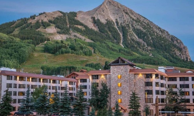 Crested Butte Condo | Cozy Grand Lodge Studio - Hot Tub, Pool, Pets OK