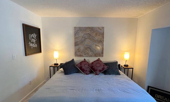 Felida House | Cozy Guest House in the Heart of Felida- AC,WiFi-close to restaurants, parks.