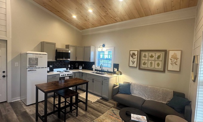 Clarksville House | Cozy Guest House in Clarksville