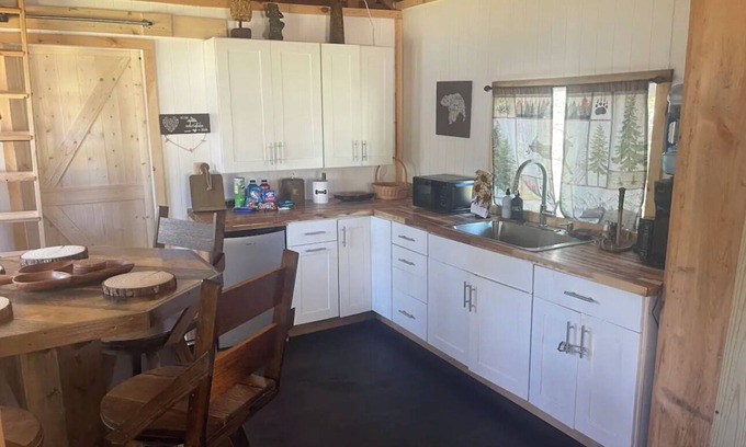 Gloversville Cabin | Cozy Haven@Caroga Lake-Dogs ok!, - 1 King Bd + Sleeping Soft For kids/FencedYard