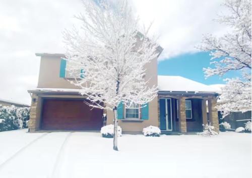Reno House | Cozy hideaway 30 miles to Mt Rose Ski, Tahoe/Reno