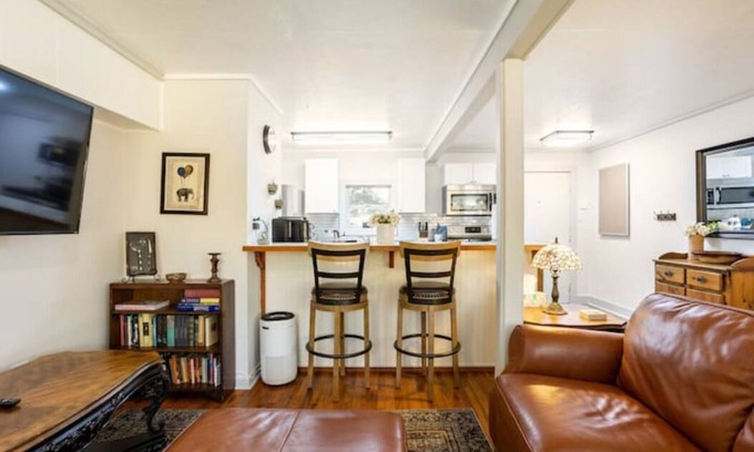 Gainesville House | Cozy Hideaway in the Duck Pond
